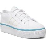 Vita Platå sneakers från adidas Originals i storlek 28 
