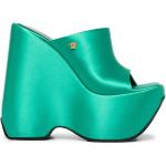 Gröna Sandaletter med kilklack från Versace på rea i storlek 40 med Kilklack med Slip-on med Fyrkantig tå i Satin för Damer 