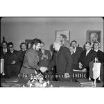 Schatzmix Che Guevara i DDR handslag metallskylt d