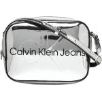 Silvriga Crossbody bags från Calvin Klein 